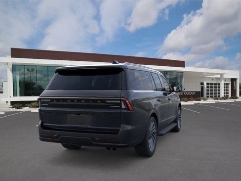 New 2026 Lincoln Navigator L Premier AWD/4WD image 8