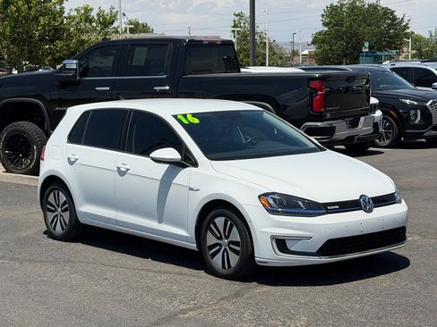 Used 2016 Volkswagen e-Golf SEL Premium w/ Driver Assistance Package FWD image 32