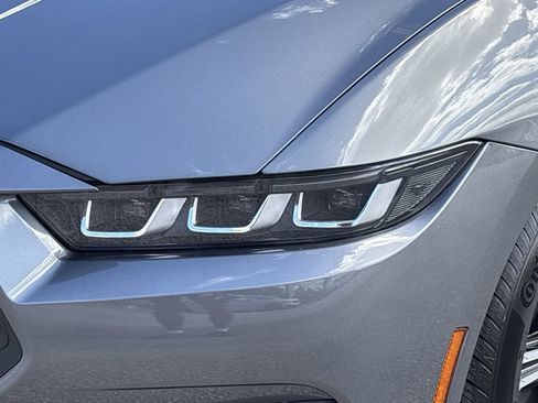 Used 2025 Ford Mustang Premium image 6