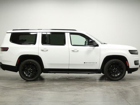 Used 2023 Jeep Wagoneer Series II RWD image 9