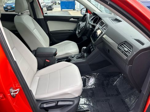 Used 2018 Volkswagen Tiguan SE w/ Panoramic Sunroof Package AWD/4WD image 28