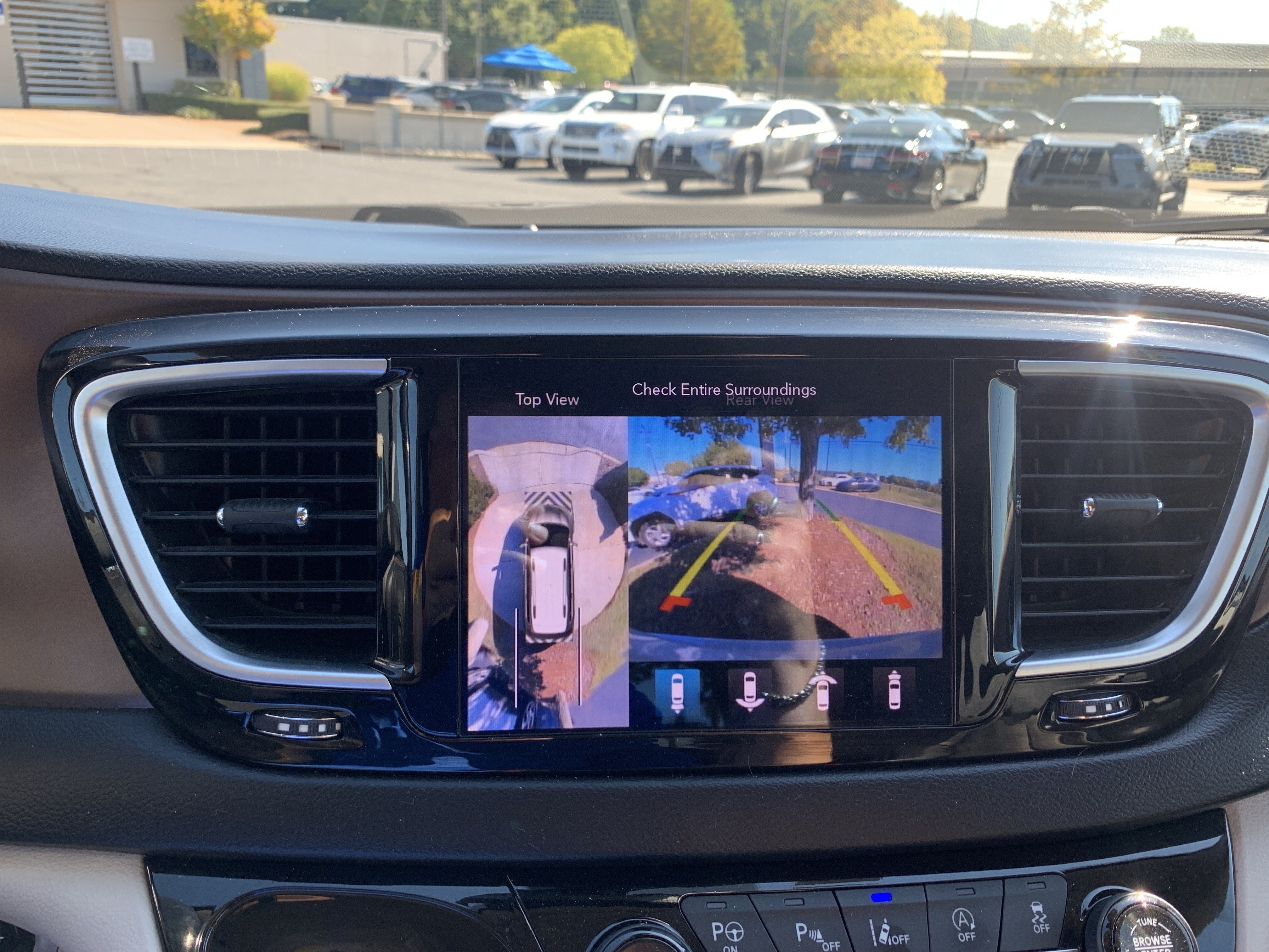 Used 2019 Chrysler Pacifica Touring-L Plus w/ Advanced Safetytec Group FWD image 25