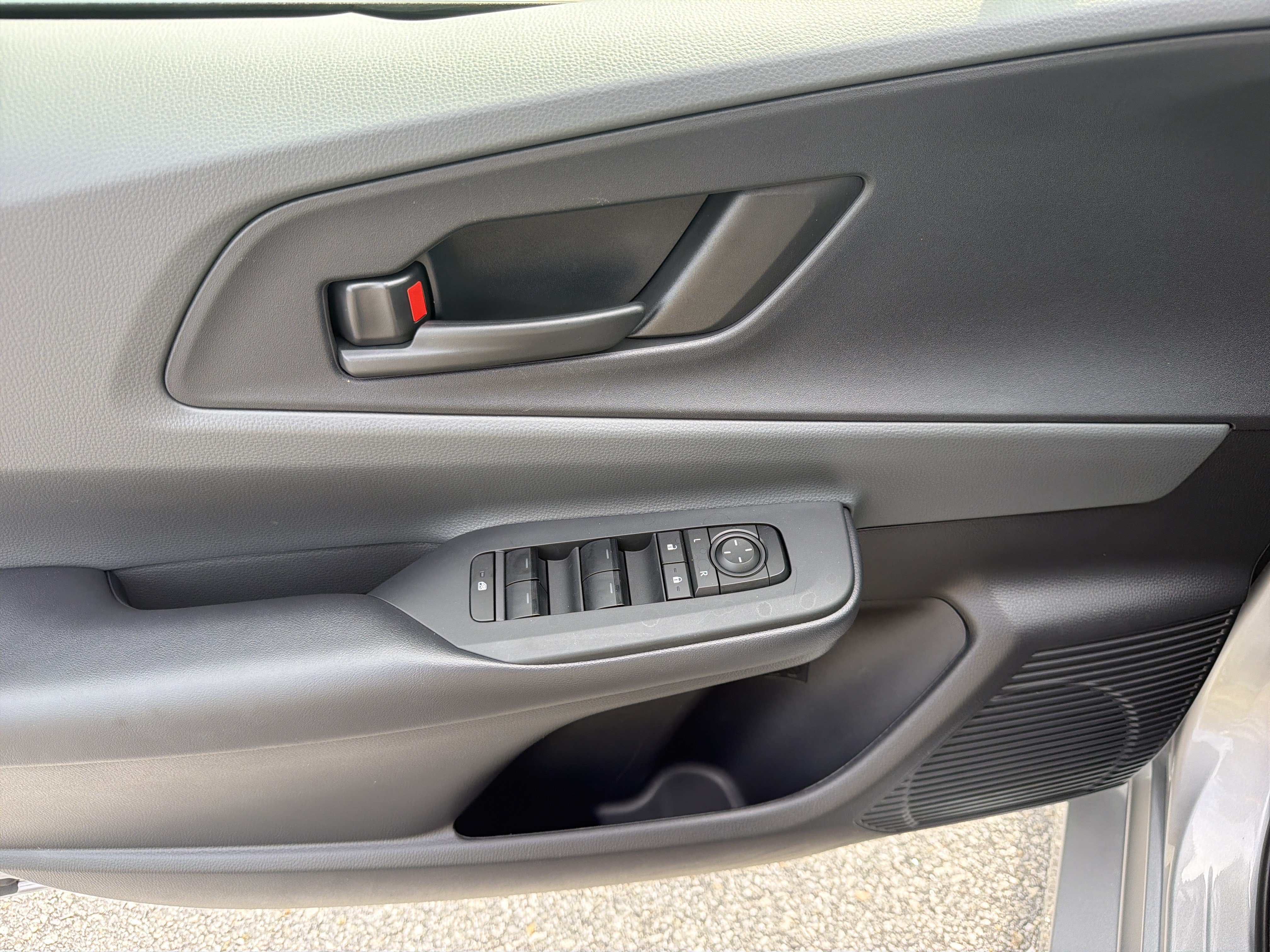 Certified 2025 Toyota Prius LE FWD image 20