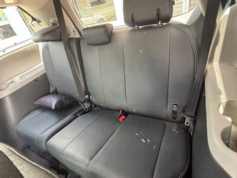 Used 2016 Toyota Sienna SE FWD image 13