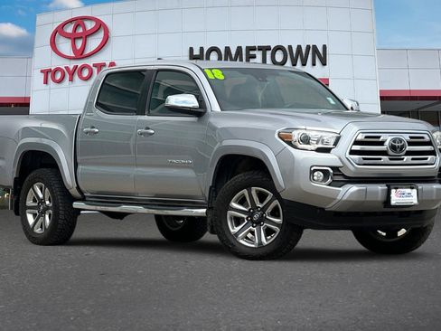Used 2018 Toyota Tacoma Limited image 2