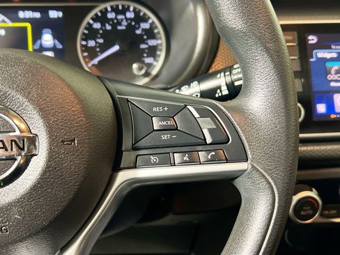 Used 2018 Nissan Kicks SV image 19