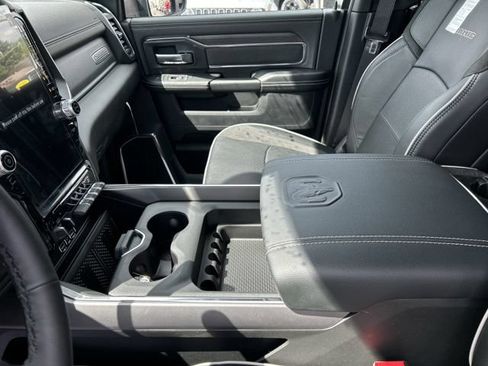 New 2026 RAM 2500 Laramie AWD/4WD image 30