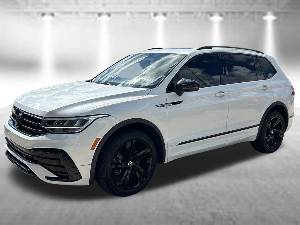 Certified 2024 Volkswagen Tiguan SE R-Line FWD image 2