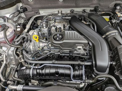 Used 2024 Volkswagen Taos SE image 29