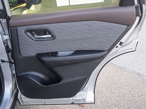 Used 2023 Nissan Rogue SV image 19