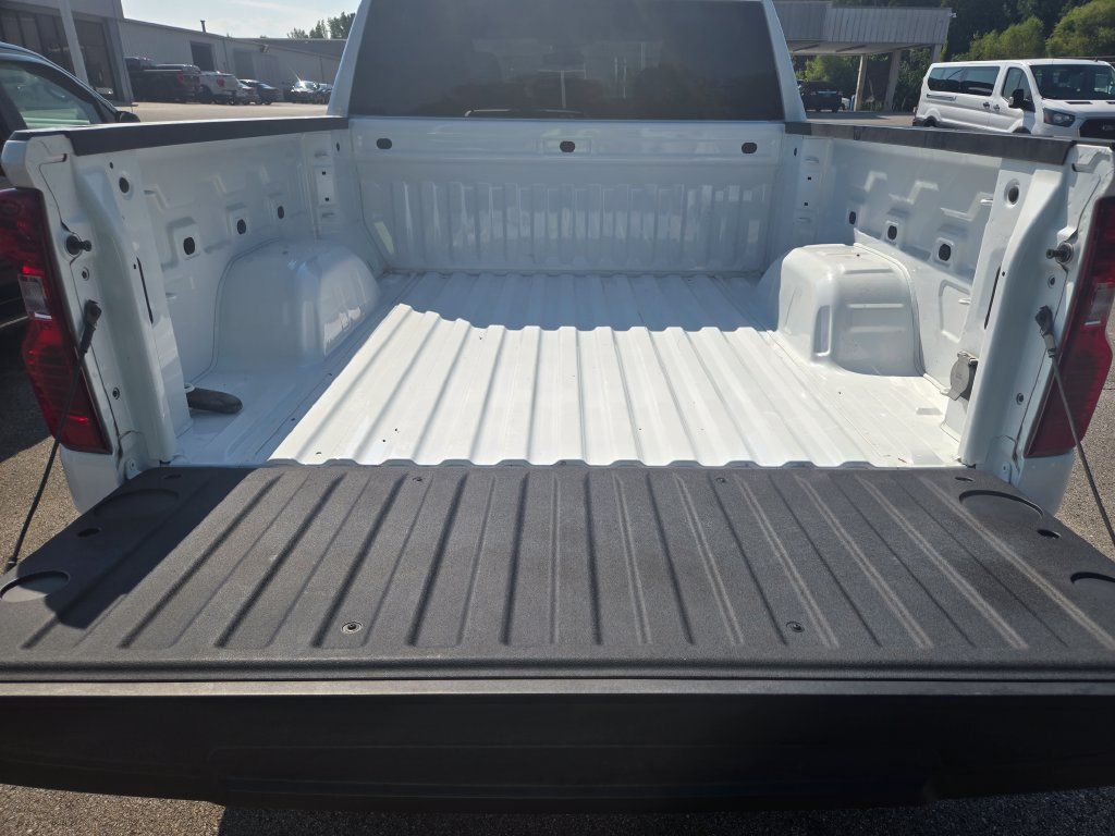 Used 2024 Chevrolet Silverado 1500 LT AWD/4WD image 5