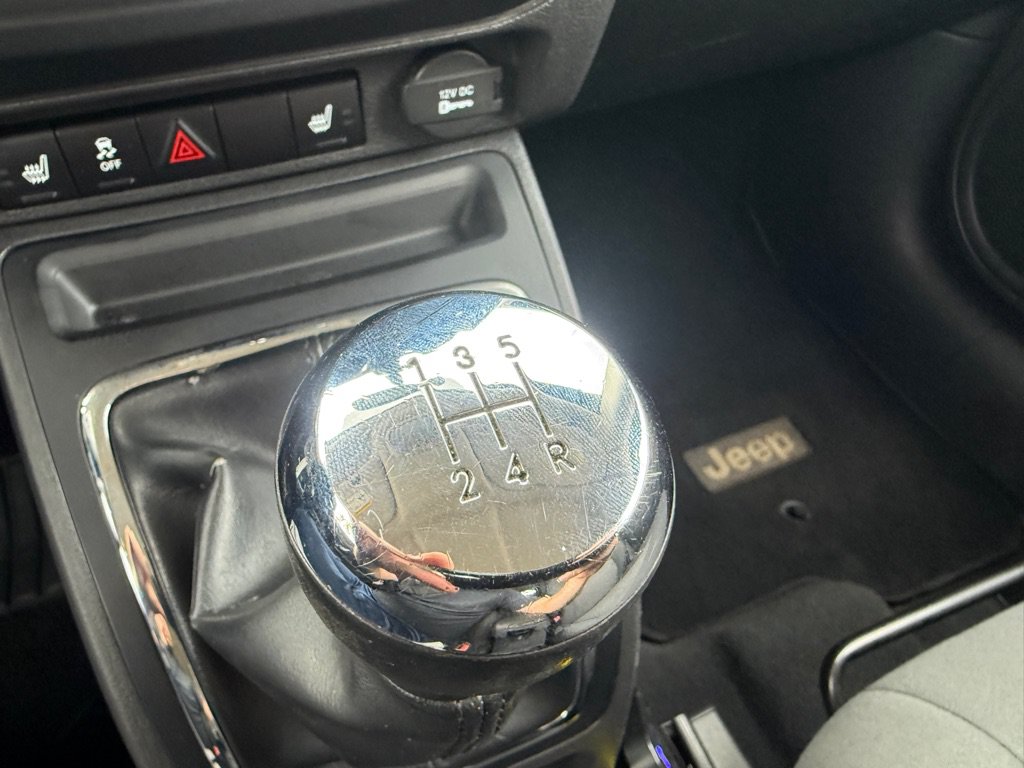Used 2012 Jeep Patriot Latitude AWD/4WD image 12