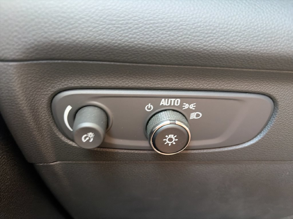 Used 2023 Buick Envision Essence AWD/4WD image 25
