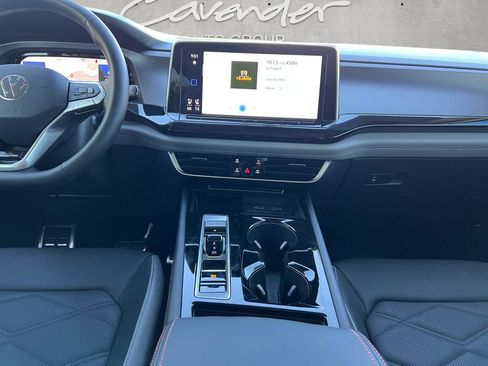 Used 2024 Volkswagen Atlas Peak Edition SEL image 3