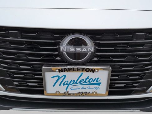Used 2025 Nissan Sentra SV FWD image 9