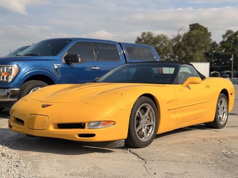 Used 2002 Chevrolet Corvette Convertible w/ Preferred Equipment Group1 RWD image 2