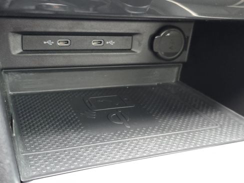 Certified 2022 Volkswagen Tiguan SEL R-Line image 15