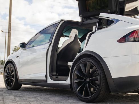 Used 2018 Tesla Model X 75D AWD/4WD image 12