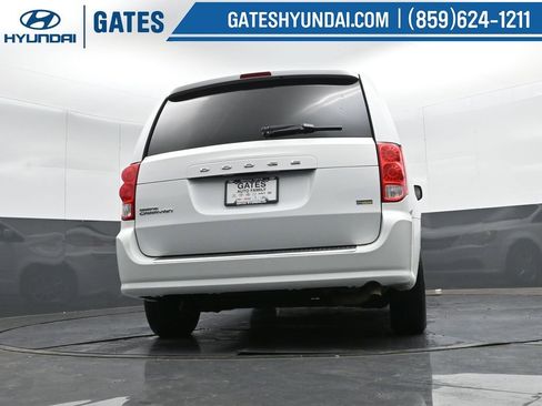 Used 2016 Dodge Grand Caravan SE image 26