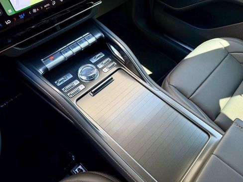 New 2025 Lincoln Nautilus Premier w/ Equipment Group 102A image 23