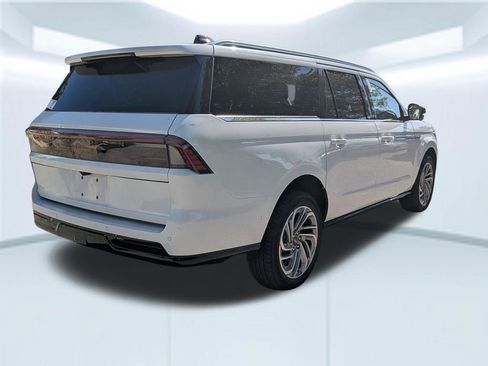 New 2026 Lincoln Navigator L Reserve AWD/4WD image 7