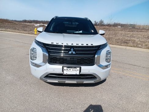 Used 2023 Mitsubishi Outlander SEL 40th Anniversary image 3