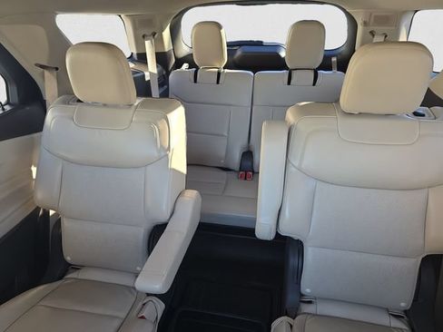 Used 2020 Ford Explorer Platinum w/ Premium Technology Package AWD/4WD image 13