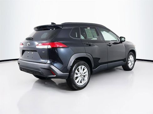 Used 2025 Toyota Corolla Cross LE image 7