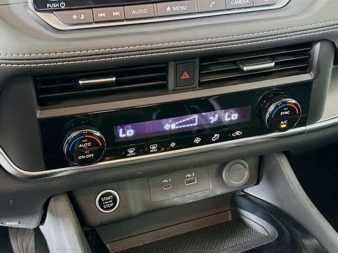 Used 2023 Nissan Rogue SV image 23