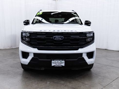 Used 2025 Ford Expedition Active AWD/4WD image 2