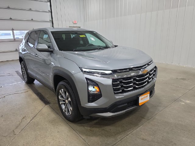 Used 2026 Chevrolet Equinox LT AWD/4WD image 2