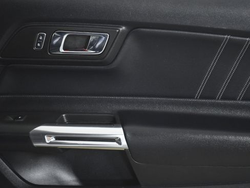 Used 2016 Ford Mustang Premium image 26