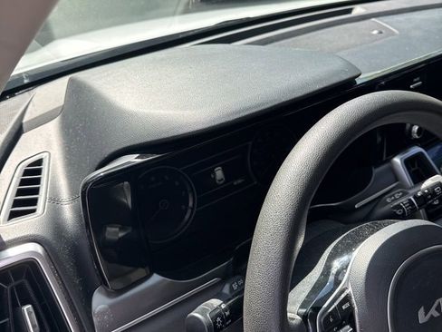 Used 2022 Kia Sorento LX FWD image 4