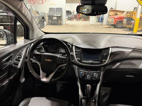 Used 2019 Chevrolet Trax LT w/ LT Convenience Package AWD/4WD image 23