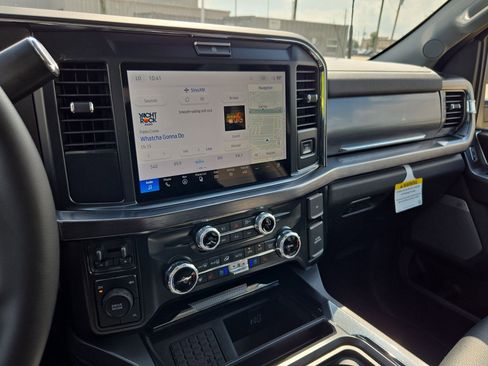 Used 2025 Ford F250 Lariat AWD/4WD image 22