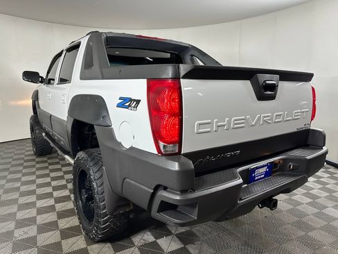 Used 2004 Chevrolet Avalanche 2500 w/ Preferred Equipment Group AWD/4WD image 3