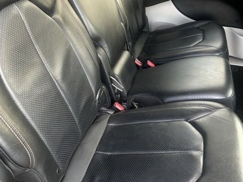 Used 2019 Chrysler Pacifica Touring-L w/ Advanced Safetytec Group image 10