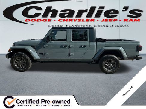 Certified 2024 Jeep Gladiator Sport AWD/4WD image 1