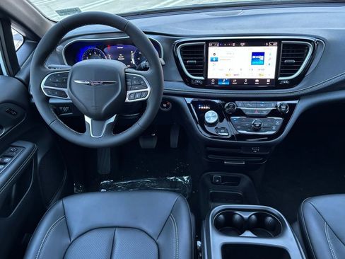 New 2026 Chrysler Pacifica Select image 21