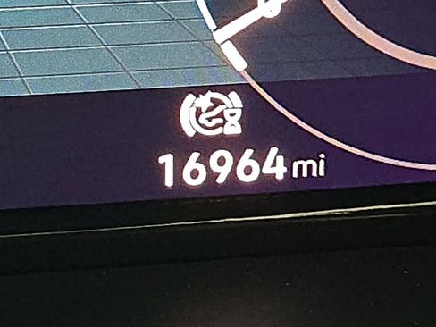 Used 2025 Volkswagen Atlas Cross Sport SE image 18