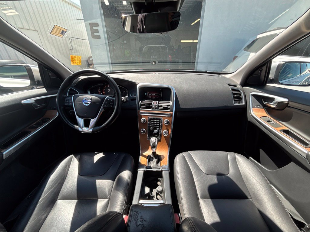 Used 2017 Volvo XC60 T5 Inscription w/ Preferred Option Package FWD image 18