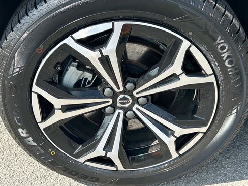 Certified 2022 Volvo XC60 B5 Momentum w/ Advanced Package image 9