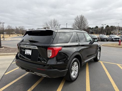 Used 2021 Ford Explorer XLT w/ Equipment Group 202A image 6