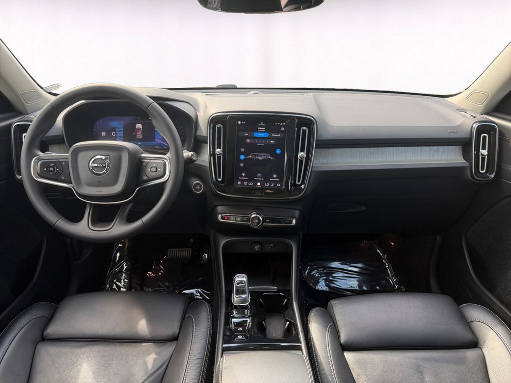 Used 2023 Volvo XC40 B5 Plus w/ Driver Assist Package AWD/4WD image 10