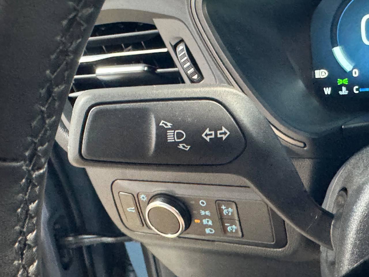 Used 2025 Ford Escape Active w/ Active Premium Tech Pack FWD image 23