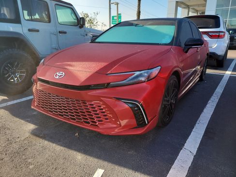 Used 2025 Toyota Camry XSE image 3