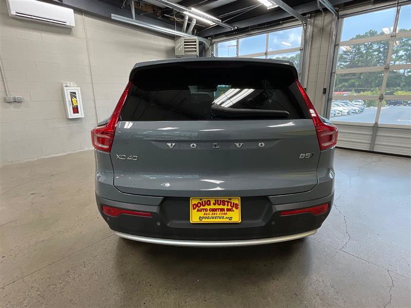 Used 2023 Volvo XC40 B5 Core AWD/4WD image 4