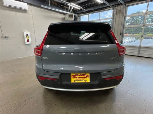 Used 2023 Volvo XC40 B5 Core AWD/4WD image 4