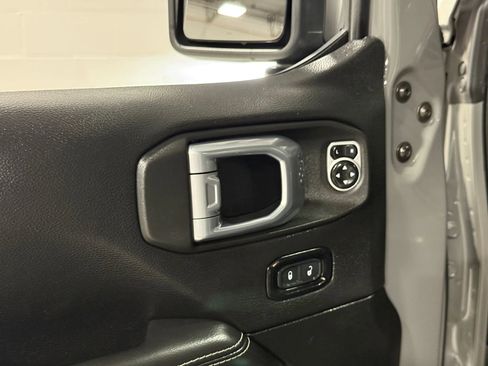 Used 2021 Jeep Gladiator Overland w/ Popular Equipment Package image 12