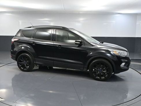 Used 2017 Ford Escape Titanium image 3